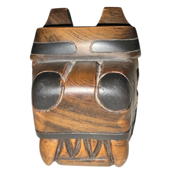 Northwest Coast–Style Carved Wooden Animal Head Painted and Inlaid Details - Picture 4 of 16